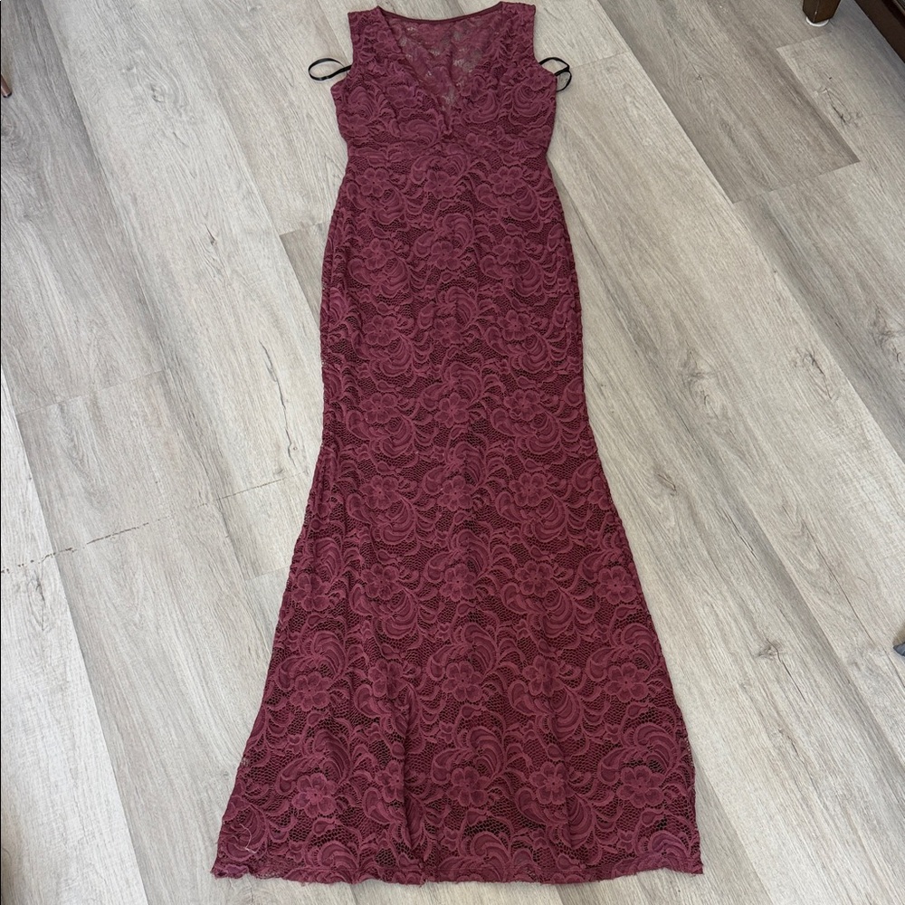Sleeveless Lace long party Dress in Burgundy